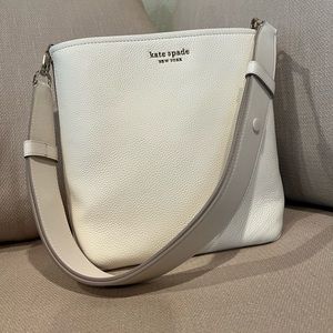 Kate Spade River medium bucket bag in Parchment